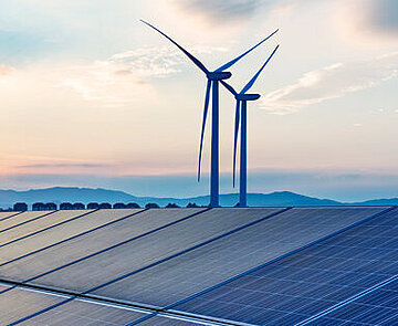 Windräder und Solaranlagen