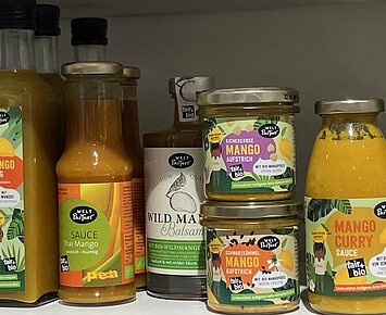 Verkauf: Lebensmittel und Kunsthandwerk aus fairem Handel