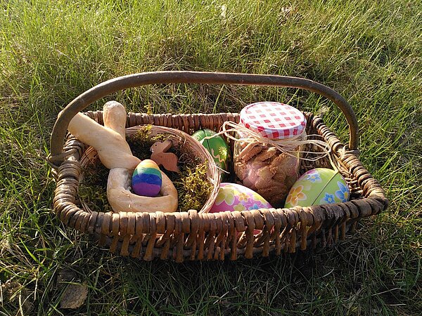 Osterkörbchen gefüllt mit zero-waste Leckereien