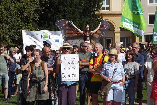 Straßenszene einer Demonstration für Klimaschutz