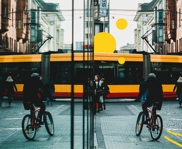 Tatenbank fortbewegen - Straßenszene in Karlsruhe mit gelben Sphären darin