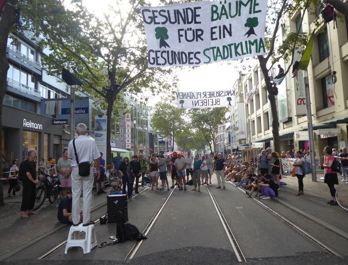 Straßenszene einer Demonstration für Klimaschutz